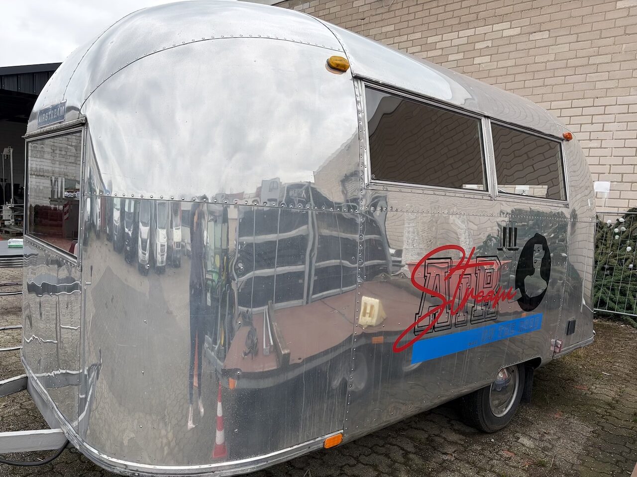 Silberner Airstream von Außen